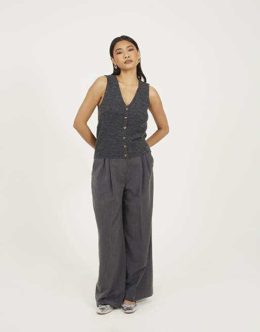 Brave Soul Mossy yarn v-neck knitted waistcoat in charcoal, 3 of 4