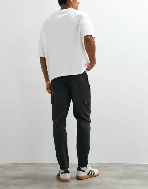 Brave Soul pantalones cargo ripstop con cintura elástica en caqui, 3 de 5