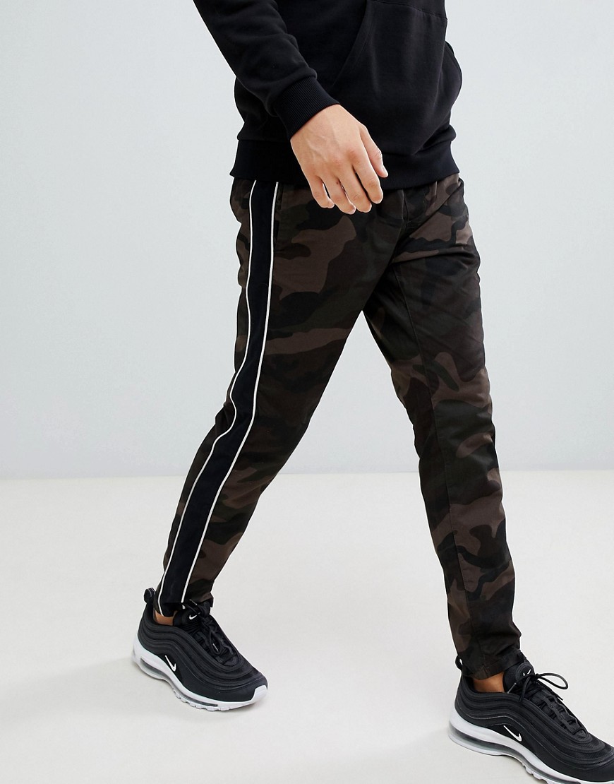 Brave Soul - Pantaloni chino scuri mimetici con fondo elasticizzato e profili laterali-Verde