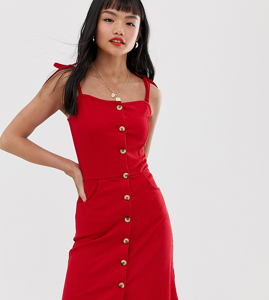 Brave Soul Petite – Joanna – Ribbad klänning med smala axelband och knappar framtill-Röd