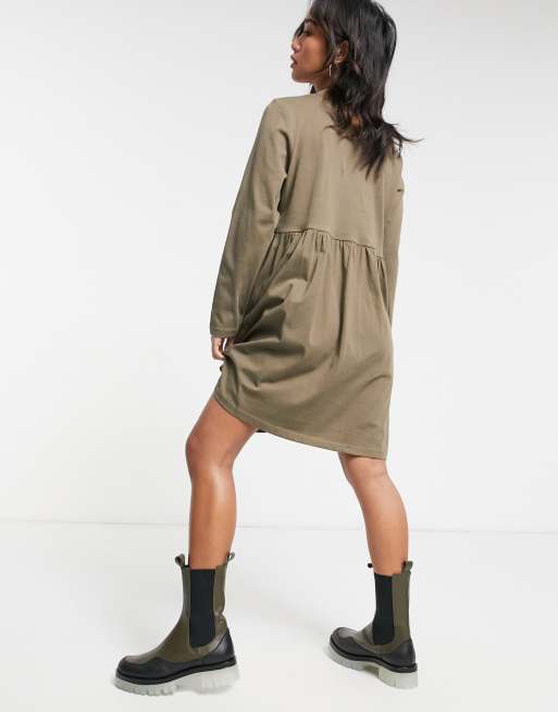 Brave Soul Petite robe smock à col montant Lizzie en kaki, 2 de 4