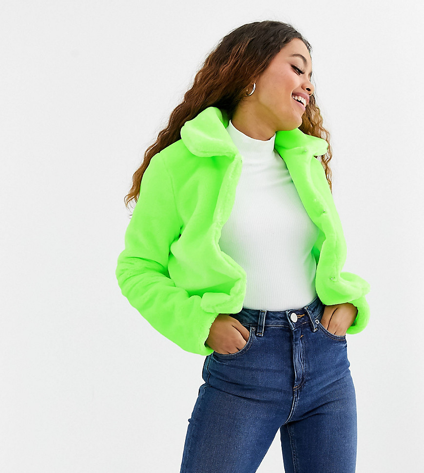 brave soul petite -  – Rome – Kurz geschnittene, neonfarbene Jacke aus Kunstpelz-Grün