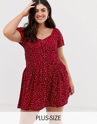 Brave Soul Plus - Aangerimpelde jurk met kleine knoopjes en stippenprint-Rood
