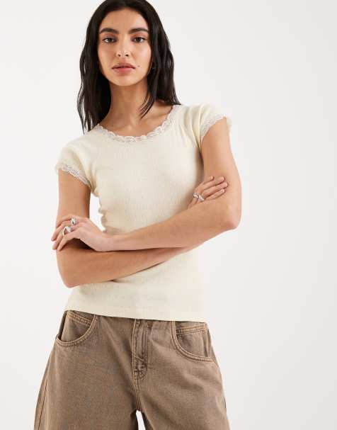 Brave Soul – Pointelle-T-Shirt in Blassgelb mit Spitzenbesatz - view 1