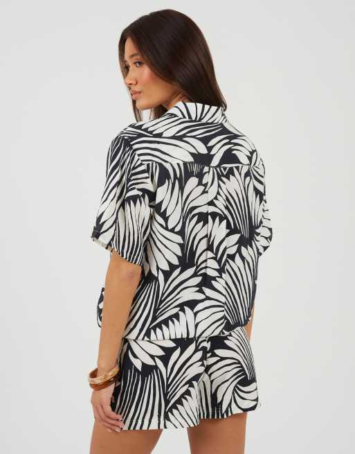 Brave Soul Printed short sleeve shirt and short set in black, 4 of 4