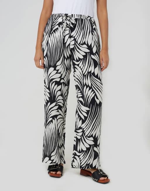 Brave Soul Printed wide leg trousers in black, 2 of 4
