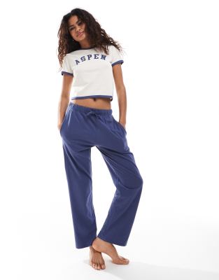 Brave Soul - Pyjama in Ecru und Marineblau mit kurzem T-Shirt mit Print und Hose-Weiß