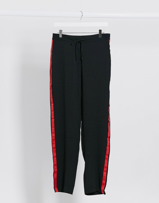 Joggers with red discount stripe