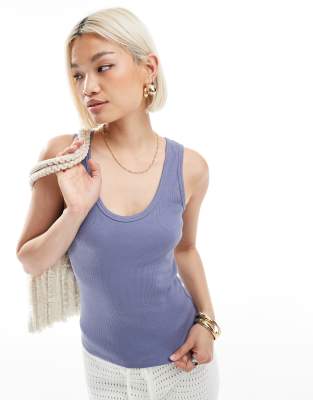 ribbed scoop neck tank top in blue-Gray