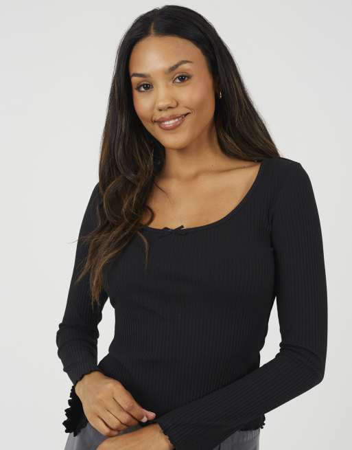 Brave Soul Ribbed scoop neck top with lettuce hem in black, 2 of 4