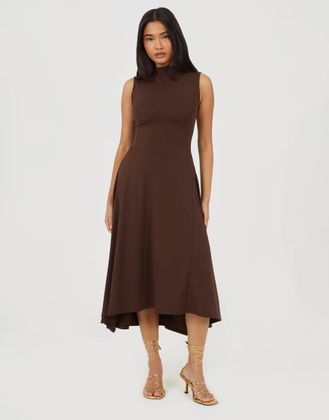 Brave Soul - Robe longue en jersey à col montant et ourlet asymétrique - Chocolat - view 1