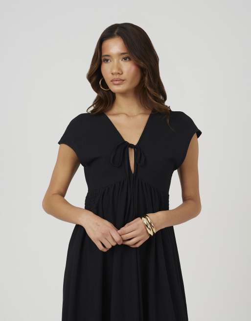 Brave Soul - Robe mi-longue en jersey texturé avec col V et détail noué - Noir, 4 de 4