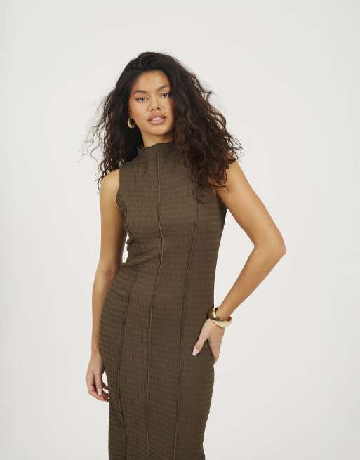 Brave Soul - Robe mi-longue sans manches en jersey texturé à col montant - Marron, 2 de 4