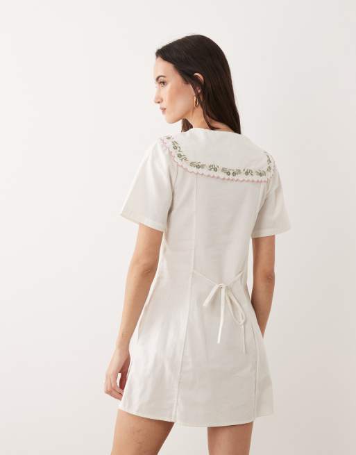 Brave Soul - Robe rétro courte boutonnée sur le devant avec col oversize et broderies - Blanc cassé, 4 de 4