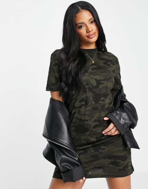 Brave Soul - Robe t-shirt à bords contrastants et imprimé camouflage