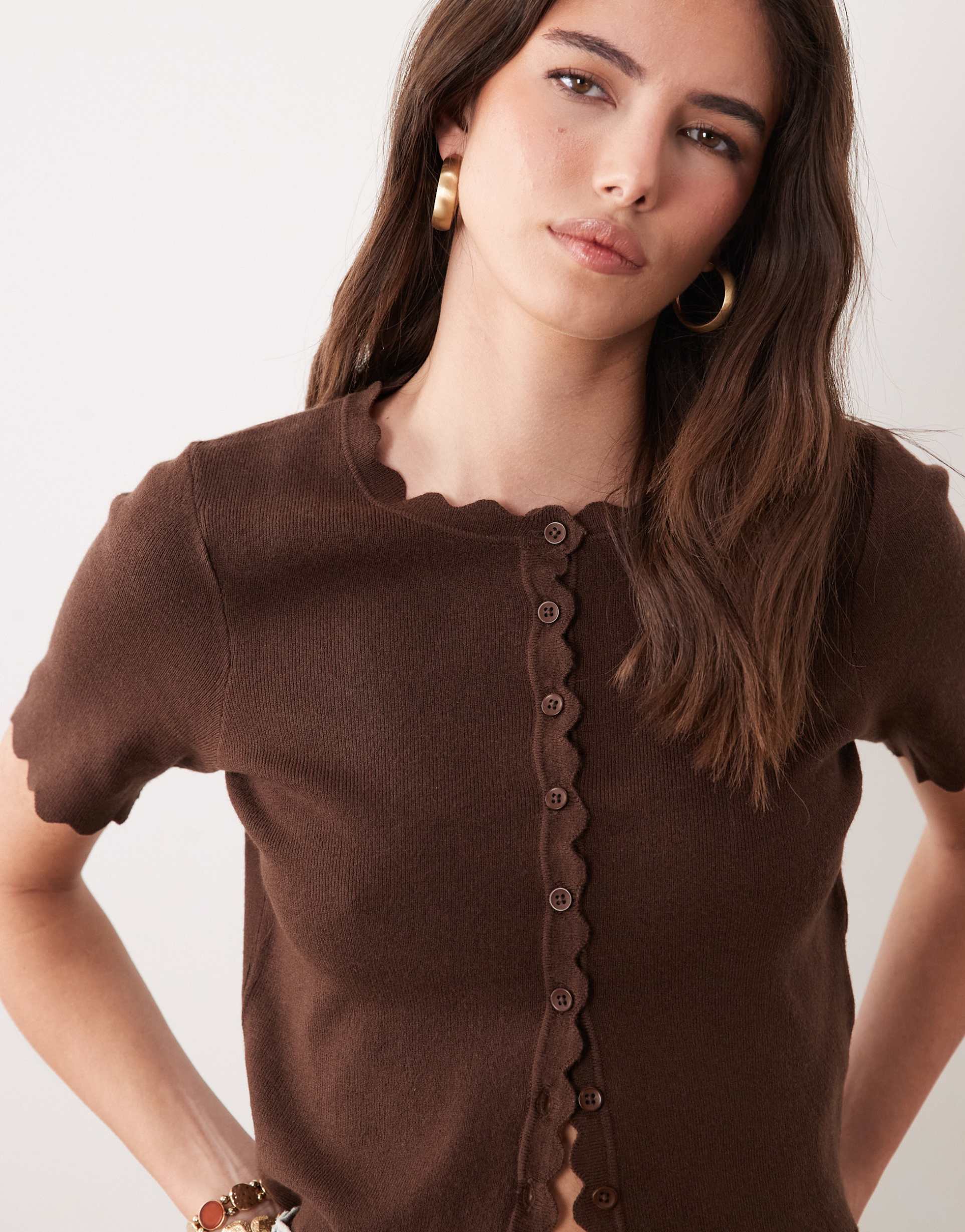 brave soul scallop edge short sleeve cardigan in chocolate brown