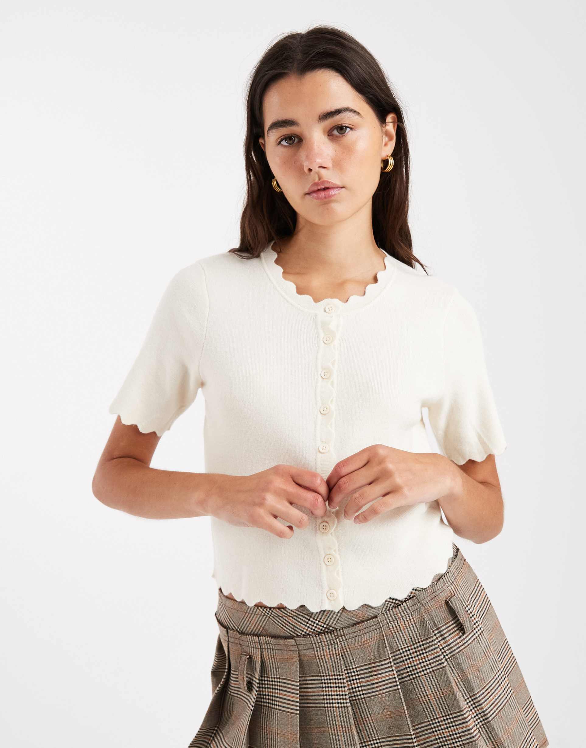 brave soul scalloped edge short sleeve cardigan in ivory