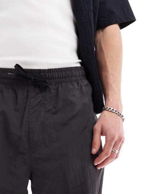 Brave Soul – Schmal zulaufende Hose aus Nylon in Dunkelgrau, 5 von 5