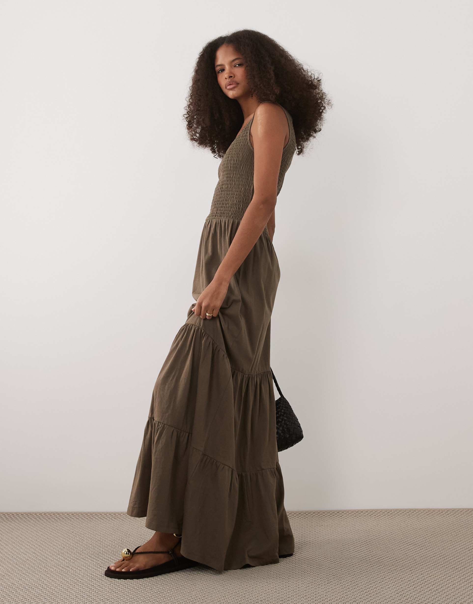 brave soul scoop neck shirred bodice maxi dress with tiered skirt in brown