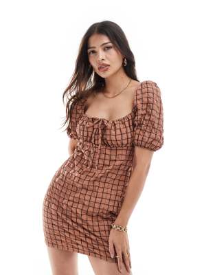 Brave Soul - Seersucker mini jurk met pofmouwen en gingham ruit print in bruin