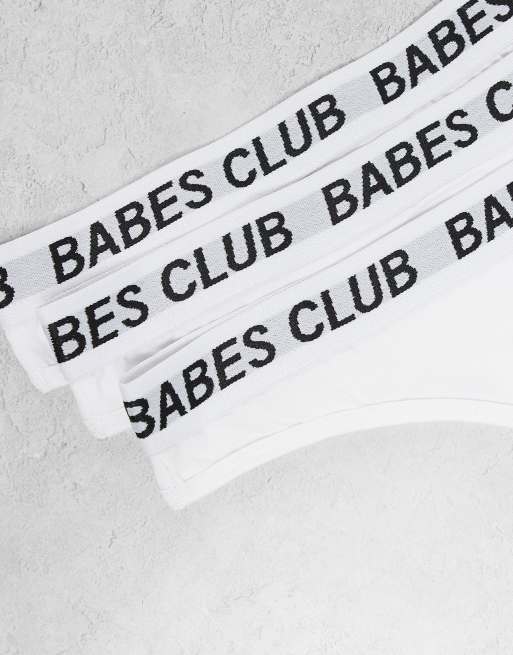 Brave Soul - Set van 3 strings met elastische tailleband met 'babes club' print in wit, 2 van 3