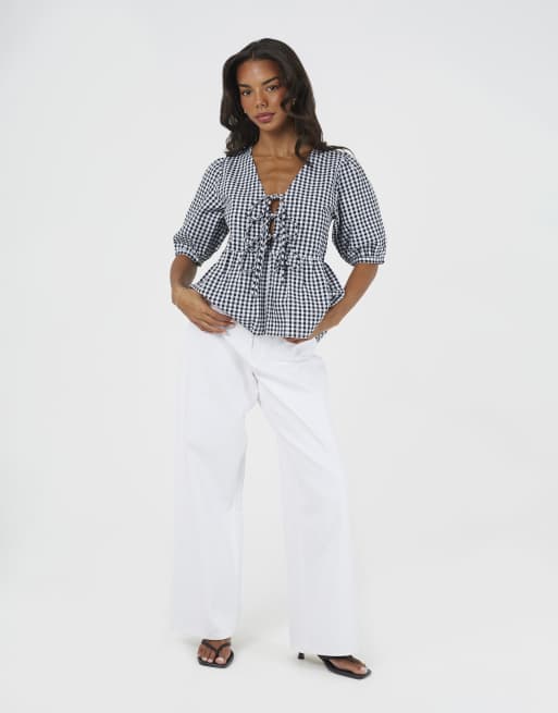 Brave Soul Short puff sleeve gingham tie front blouse in black, 3 of 4