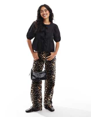 Черная блузка Brave Soul с коротким рукавом и завязкой спереди 8190₽