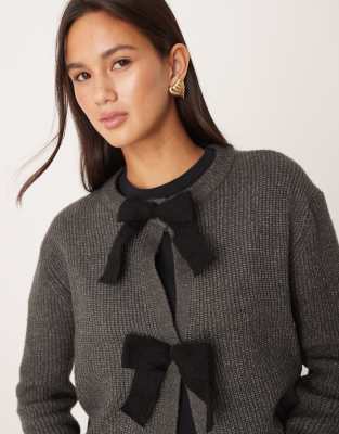 Brave Soul - Strickjacke in Anthrazit mit Samt-Schleifen-Detail-Grau