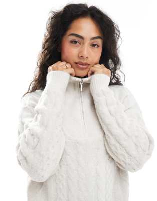 Brave Soul - Strickpullover in Haferbeige mit Zopfmuster und halblangem Reißverschluss-Neutral