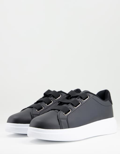 Brave Soul – Svarta och vita sneakers med elastiska band och panel baktill