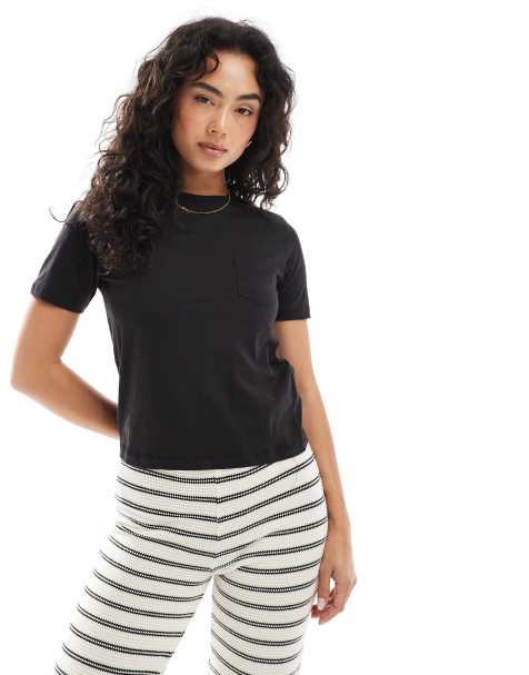 Brave Soul - T-shirt van katoen met korte mouwen en zakdetail in zwart - view 1