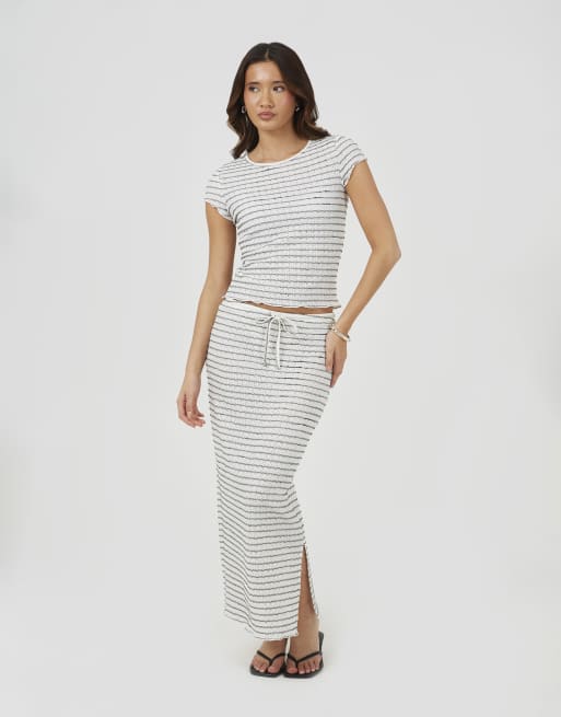 Brave Soul Textured jersey stripe short sleeve top in cream, 3 of 4
