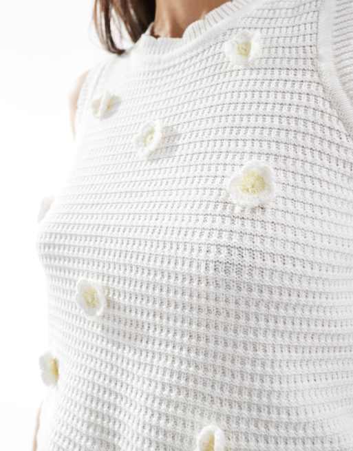 Brave Soul Top girocollo bianco senza maniche con margherite all