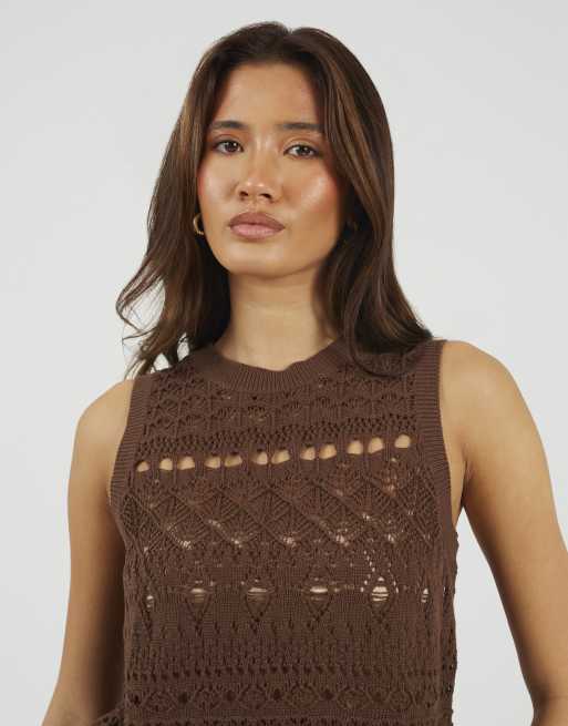 Brave Soul - Top senza maniche girocollo in maglia traforata marrone, 2 di 4