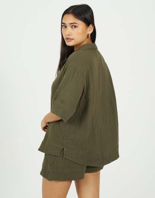 Brave Soul V-neck button through short sleeve shirt in khaki, 2 of 4