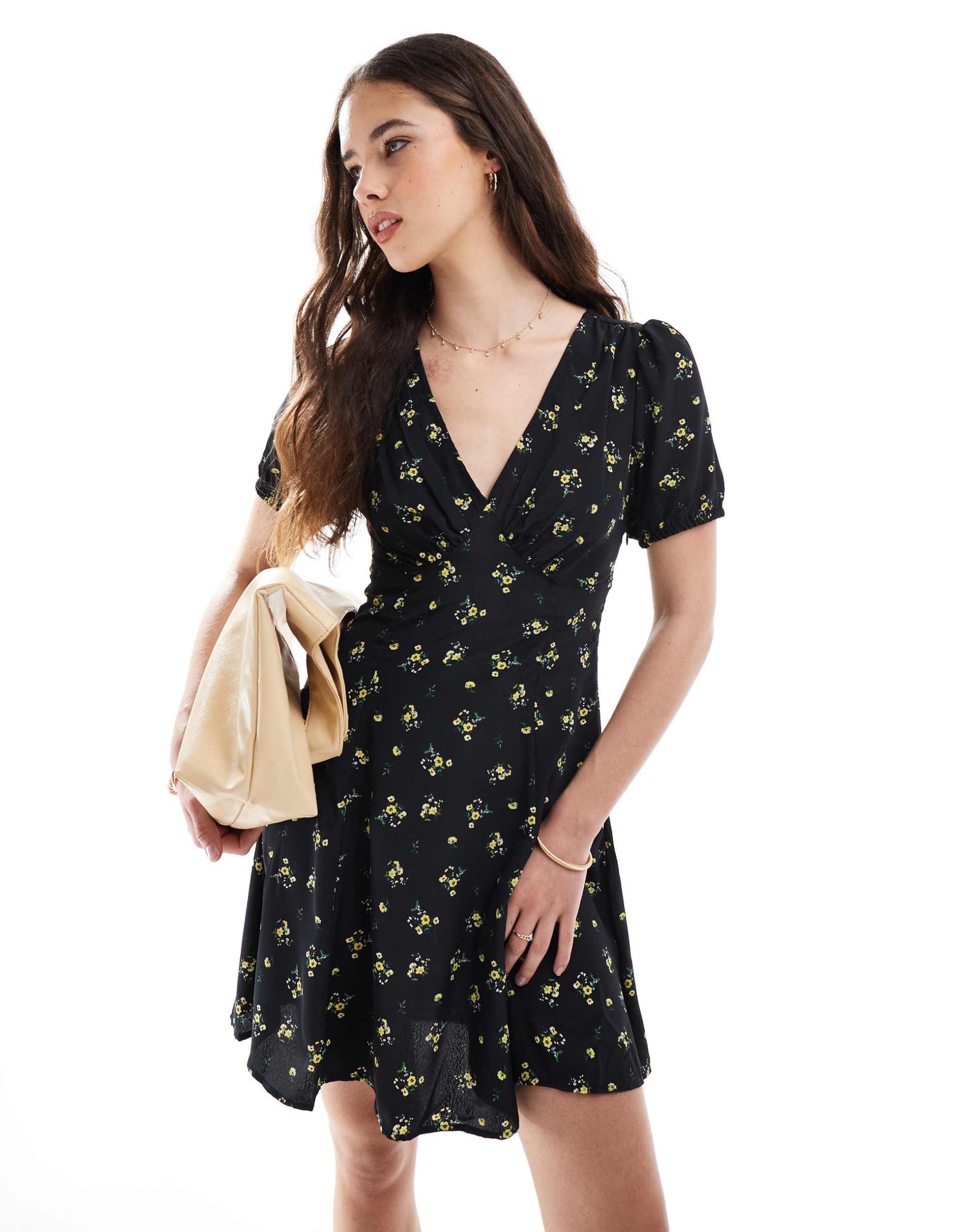 brave soul v-neck mini dress in black floral print