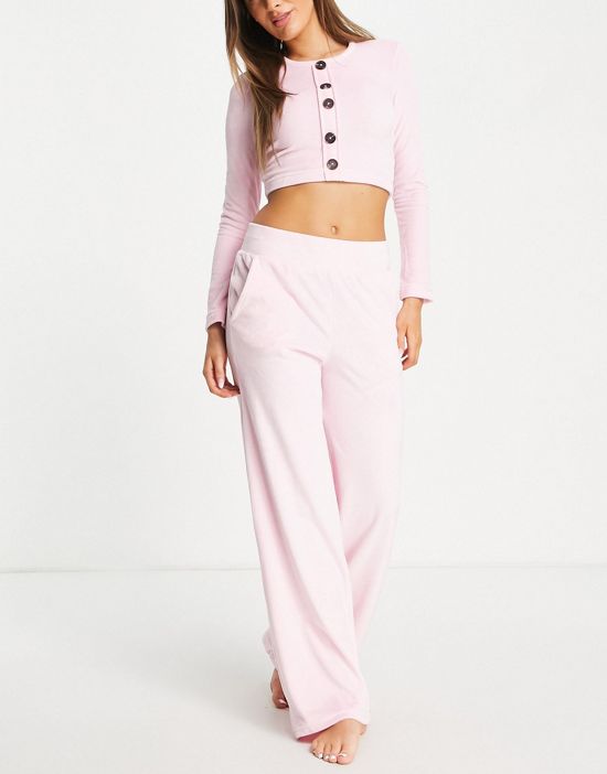 https://images.asos-media.com/products/brave-soul-viviam-velour-lounge-set-in-baby-pink/200832974-1-babypink?$n_550w$&wid=550&fit=constrain
