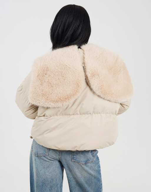 Brave Soul wattierte Jacke mit faux-fur-Kapuze in Cremeweiß, 2 von 4