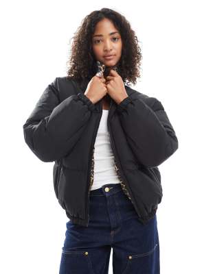 Brave Soul - Wendbare, kurze Steppjacke in Schwarz mit Leopardenmuster