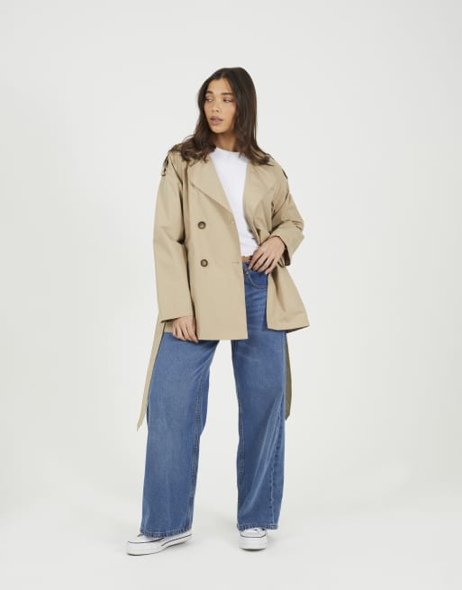 Brave Soul – Zweireihiger, kurzer Trenchcoat in Steinbeige mit Bindegürtel, 2 von 4