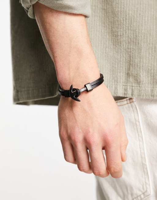 Brazalete negro con detalle de flecha de Steve Madden, 4 de 4