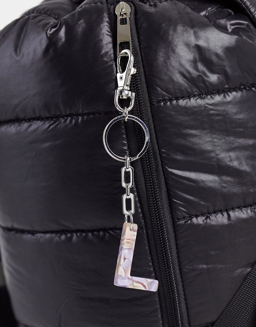 фото Брелок для сумки с подвеской-инициалом "l" мраморно-сиреневого цвета asos design-фиолетовый цвет