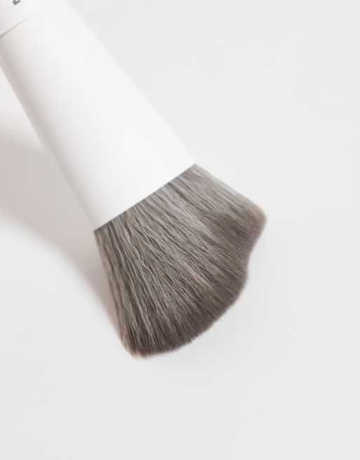 Brocha de maquillaje de doble extremo para contorno M240 de Morphe, 3 de 3