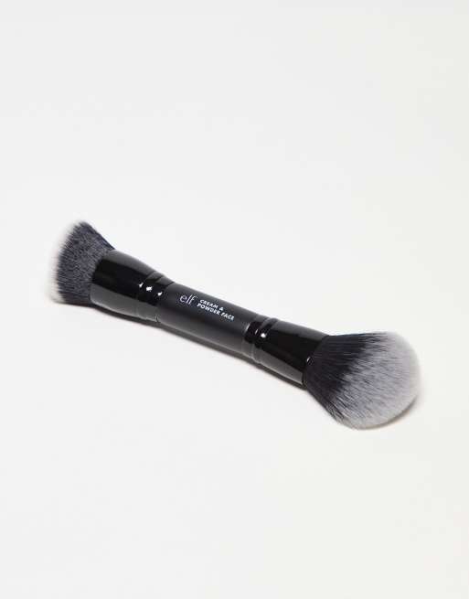 Brocha facial para productos cremosos y en polvo Camo de e.l.f., 2 de 4