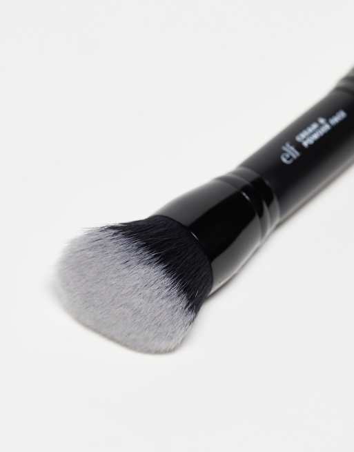 Brocha facial para productos cremosos y en polvo Camo de e.l.f., 4 de 4