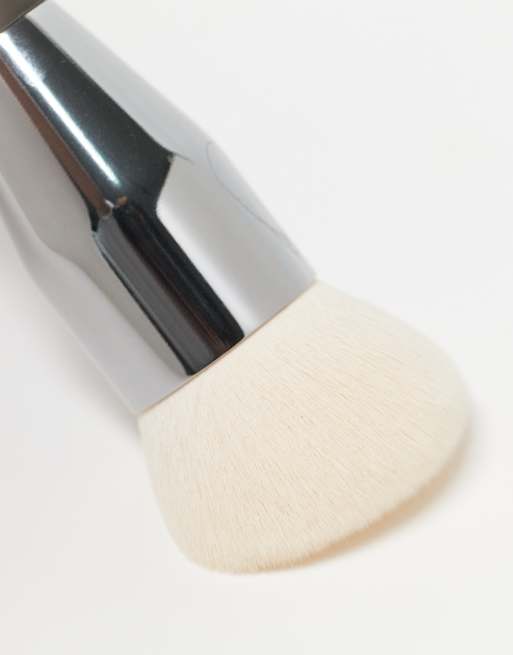 Brocha para base de maquillaje Easy Blur de Huda Beauty, 3 de 4