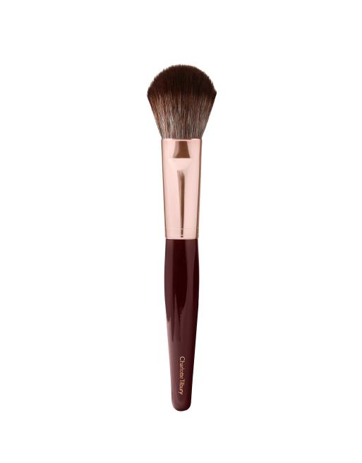 Brocha para colorete y bronceador de Charlotte Tilbury