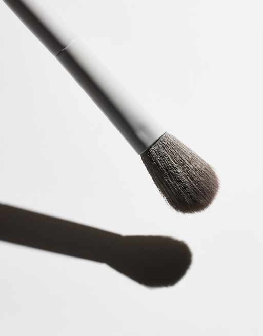 Brocha redondeada para iluminador líquido y en crema M282 de