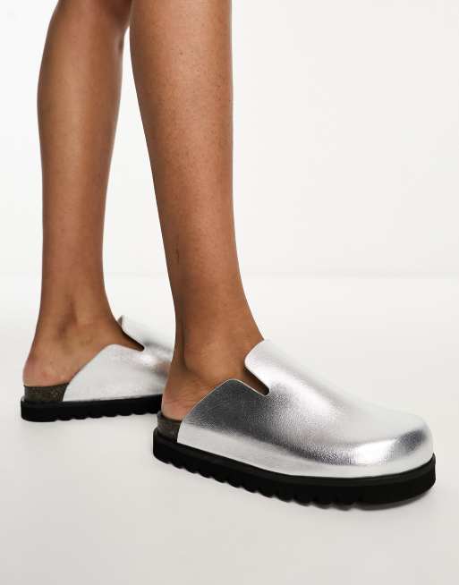 Bronx Baylorr mule with contrast sole in metallic silver