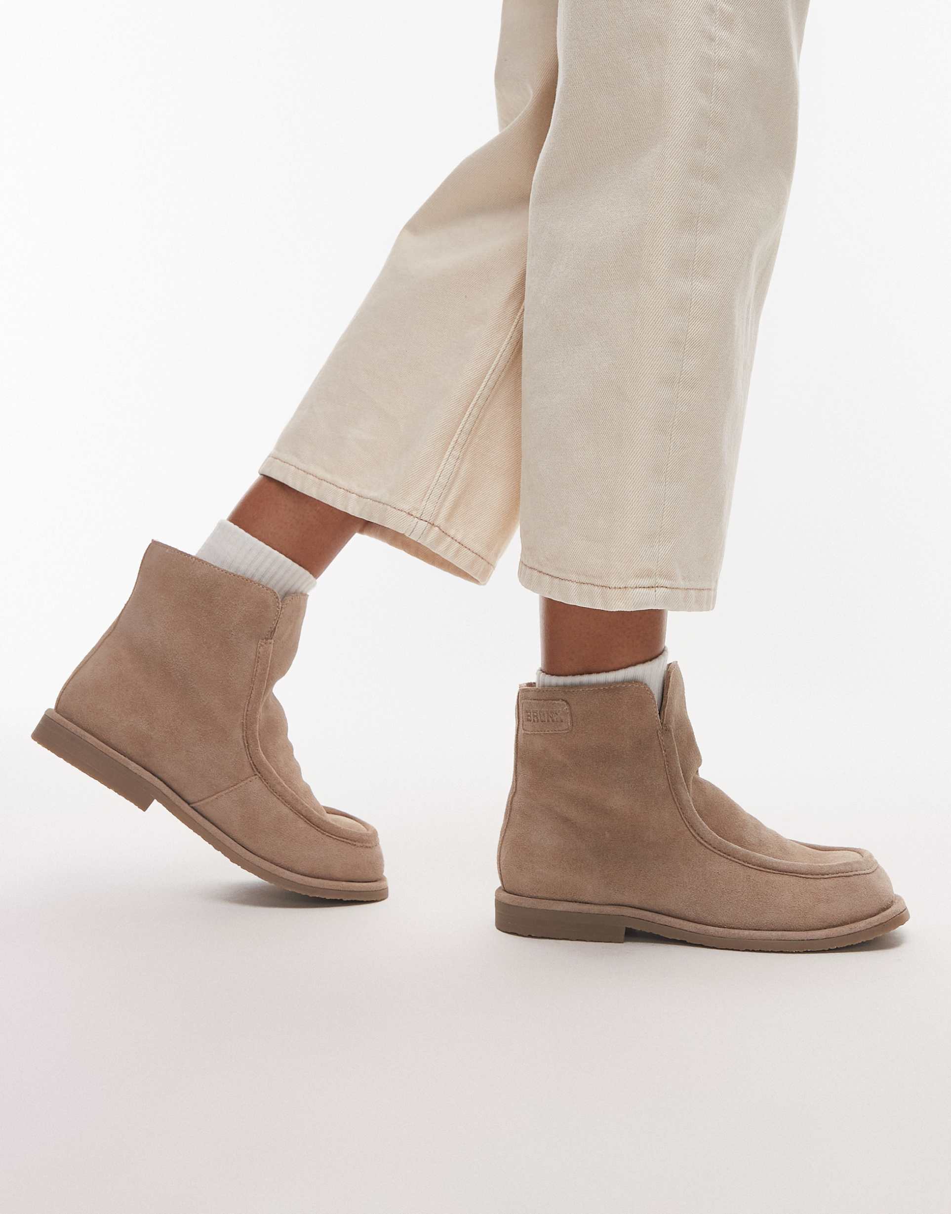 bronx fluffy cozy boots in suede oatmilk